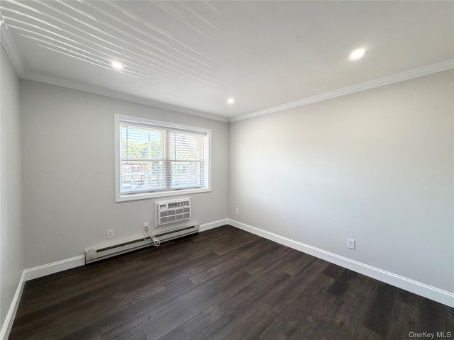 100 Connetquot Avenue 10, East Islip, NY 11730