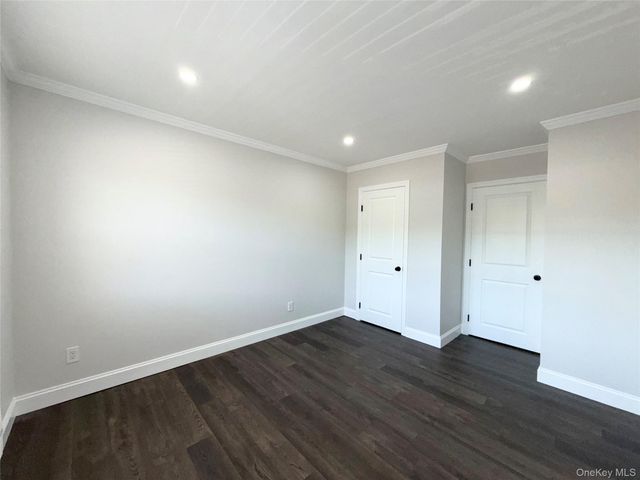 100 Connetquot Avenue 10, East Islip, NY 11730