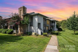 5828 Harris Grove Lane, Charlotte, NC 28212