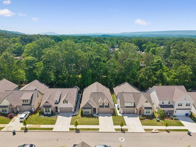 1800 Emmeline Way, Hixson, TN 37343