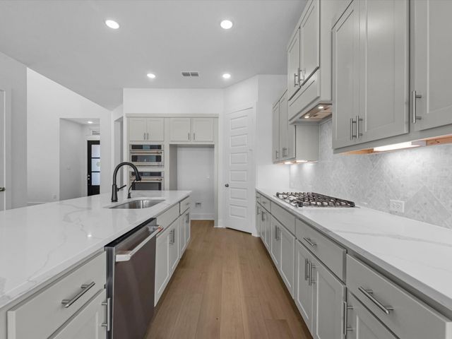 8002 Treetop View Drive, Fulshear, TX 77441