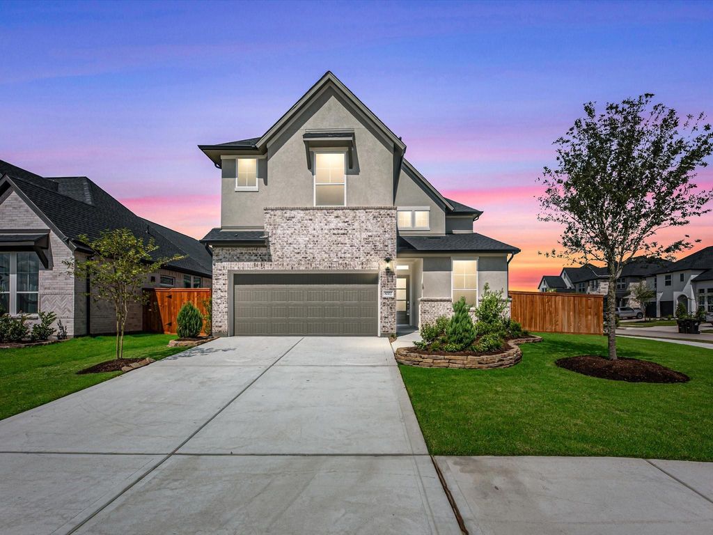 8002 Treetop View Drive, Fulshear, TX 77441