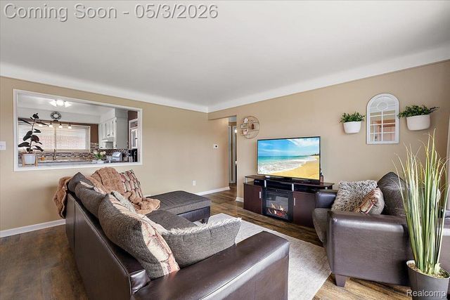 18241 Airport, Fraser, MI 48026