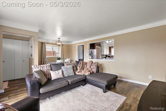 18241 Airport, Fraser, MI 48026
