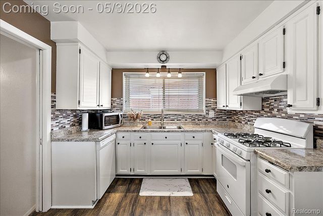 18241 Airport, Fraser, MI 48026