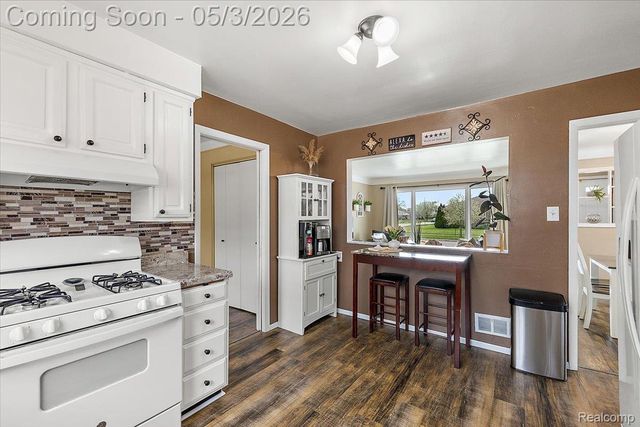 18241 Airport, Fraser, MI 48026