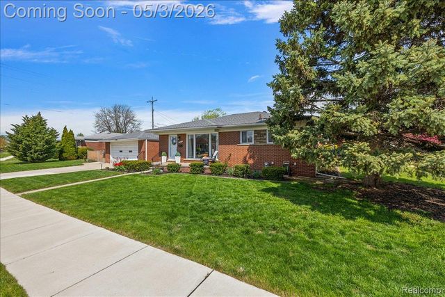 18241 Airport, Fraser, MI 48026