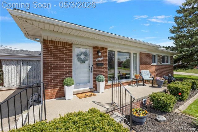 18241 Airport, Fraser, MI 48026