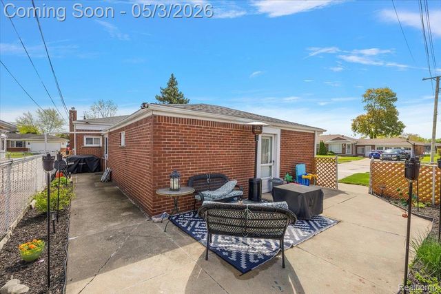 18241 Airport, Fraser, MI 48026