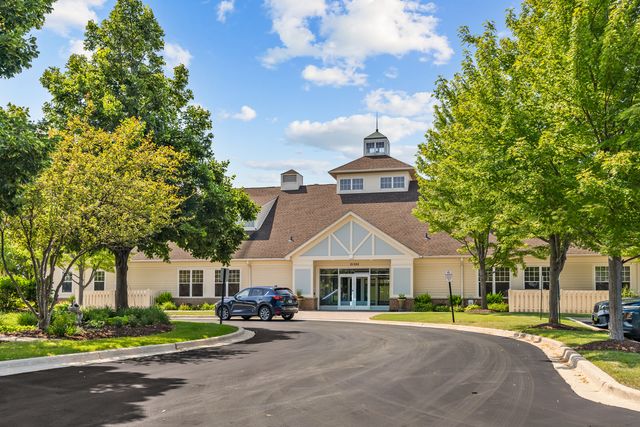 16530 Grandwood Lake Drive, Crest Hill, IL 60403