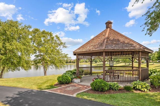 16530 Grandwood Lake Drive, Crest Hill, IL 60403