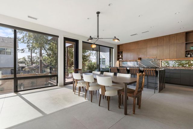 1110 Grovewood Lane, Houston, TX 77008
