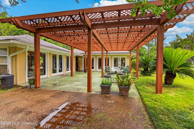 13239 Old Woolmarket Road, Biloxi, MS 39532