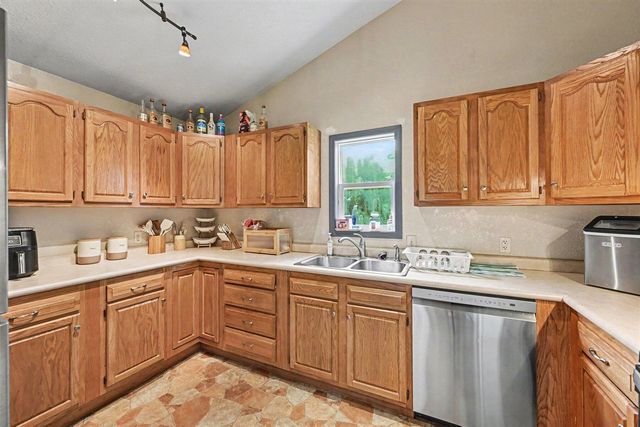 215 S Lincoln Avenue, Three Rivers, MI 49093