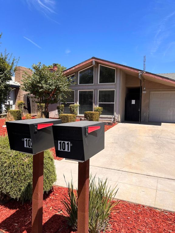 Image 1 of property listing at 3136 W Austin Way, Fresno, CA 93722