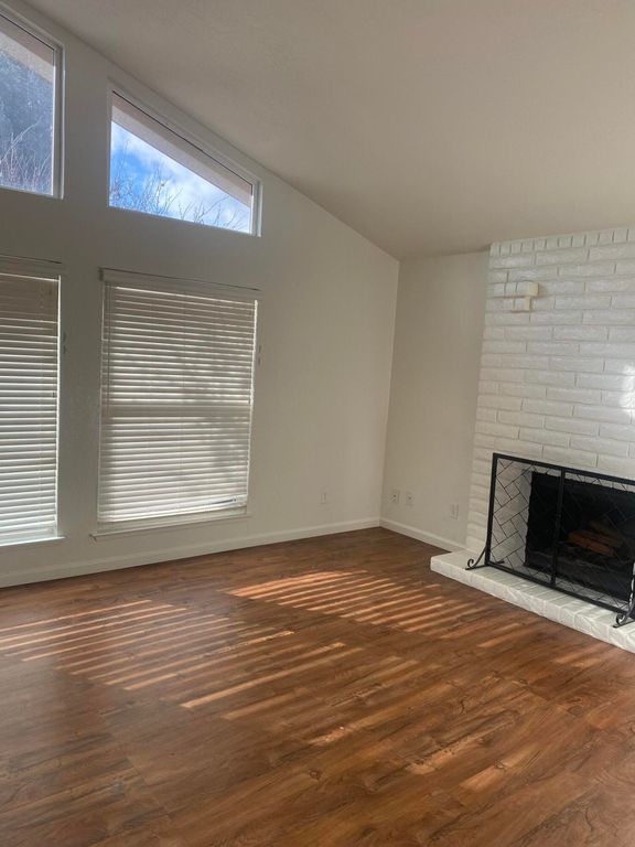 Image 10 of property listing at 3136 W Austin Way, Fresno, CA 93722