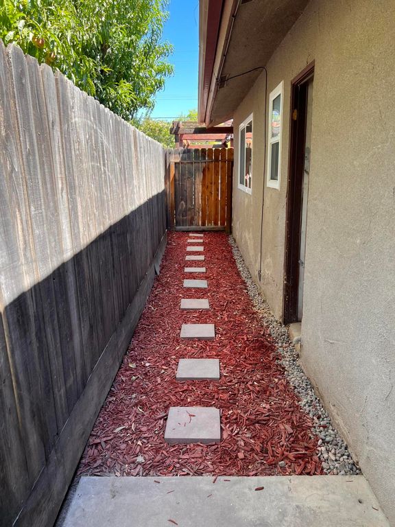 Image 19 of property listing at 3136 W Austin Way, Fresno, CA 93722