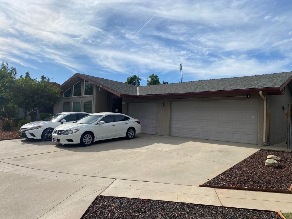 Image 2 of property listing at 3136 W Austin Way, Fresno, CA 93722