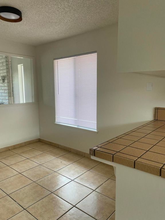 Image 23 of property listing at 3136 W Austin Way, Fresno, CA 93722
