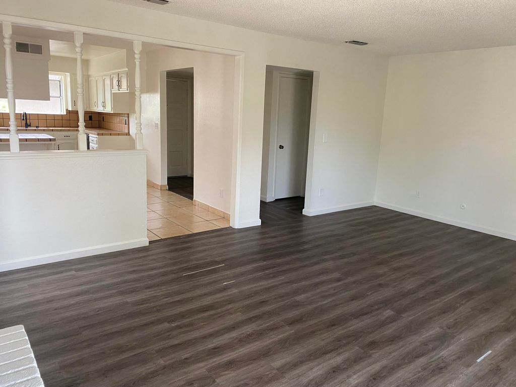 Image 26 of property listing at 3136 W Austin Way, Fresno, CA 93722