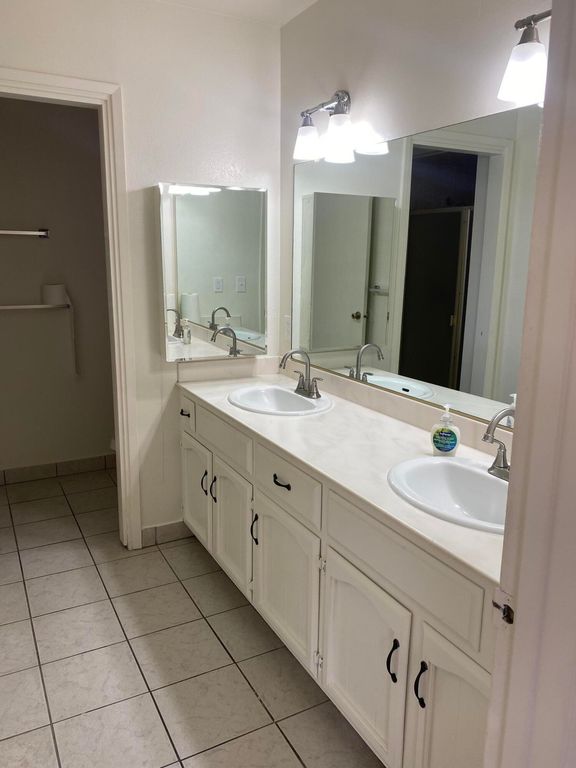 Image 38 of property listing at 3136 W Austin Way, Fresno, CA 93722