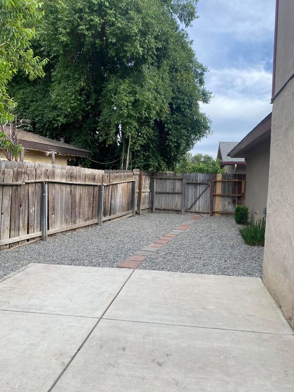 Image 47 of property listing at 3136 W Austin Way, Fresno, CA 93722