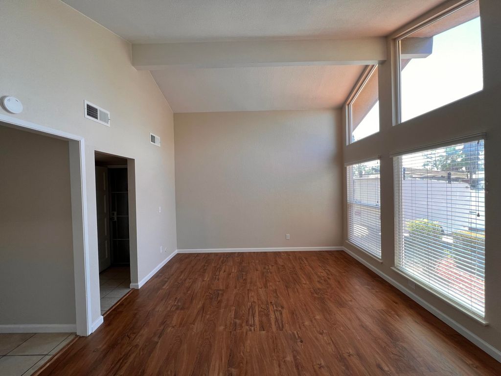 Image 9 of property listing at 3136 W Austin Way, Fresno, CA 93722