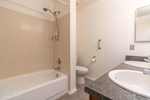 8448 E Corinthian Drive, Tucson, AZ 85715