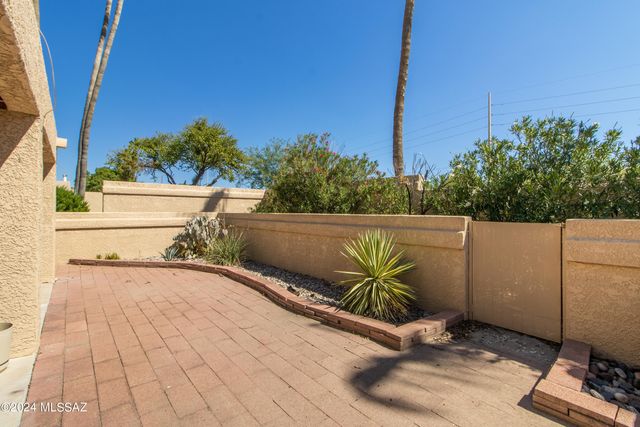 8448 E Corinthian Drive, Tucson, AZ 85715