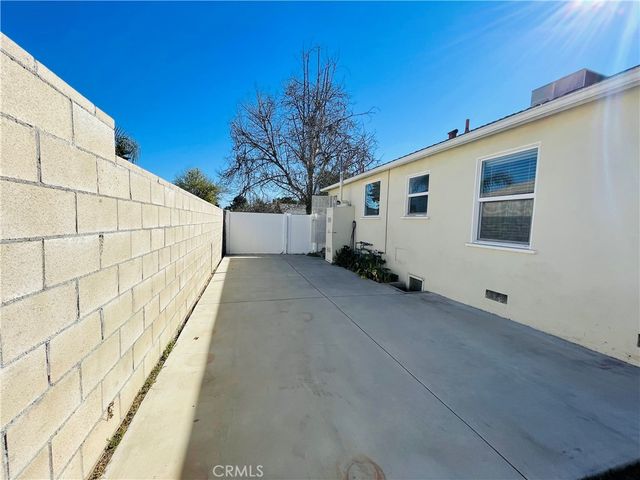 8465 Quartz Avenue, Winnetka, CA 91306