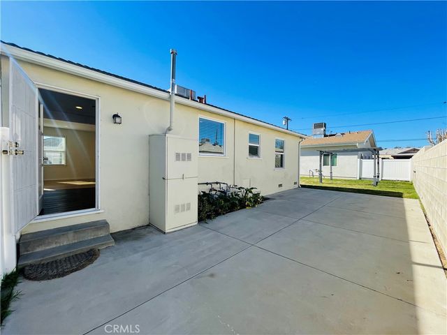 8465 Quartz Avenue, Winnetka, CA 91306