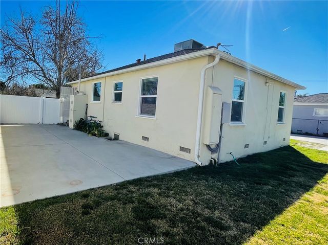 8465 Quartz Avenue, Winnetka, CA 91306