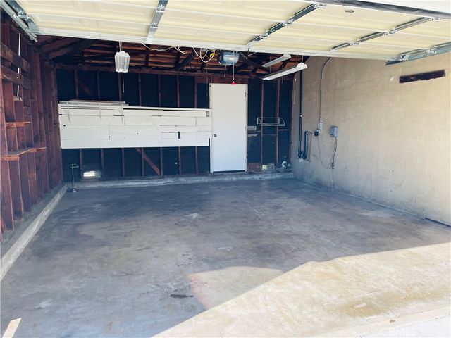 8465 Quartz Avenue, Winnetka, CA 91306