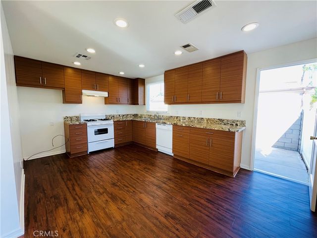 8465 Quartz Avenue, Winnetka, CA 91306