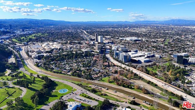 2912 W Riverside Drive, Burbank, CA 91505