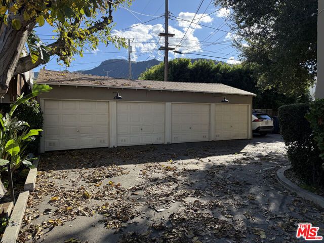 2912 W Riverside Drive, Burbank, CA 91505