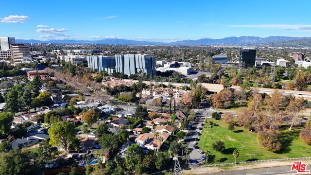 2912 W Riverside Drive, Burbank, CA 91505