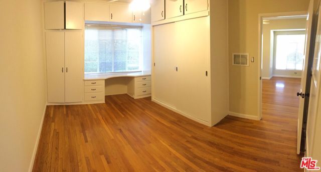 2912 W Riverside Drive, Burbank, CA 91505