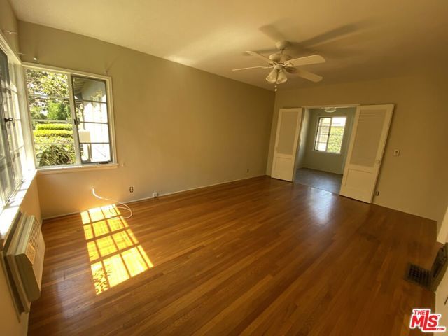 2912 W Riverside Drive, Burbank, CA 91505