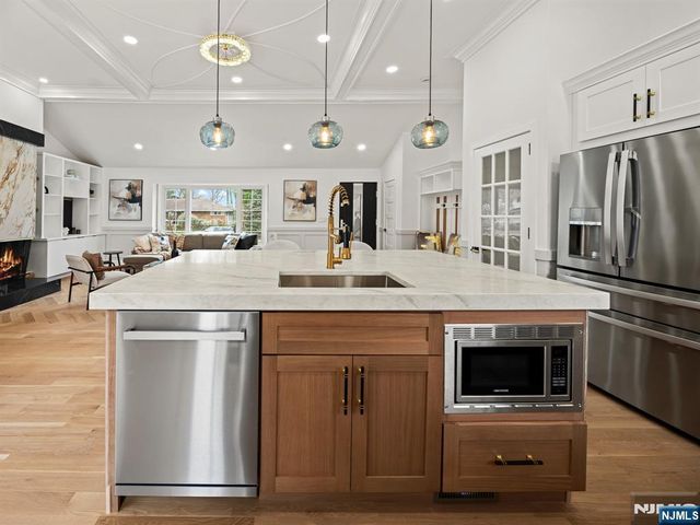 22-35 Radburn Road, Fair Lawn, NJ 07410