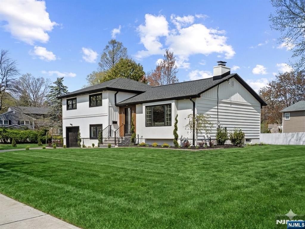 22-35 Radburn Road, Fair Lawn, NJ 07410