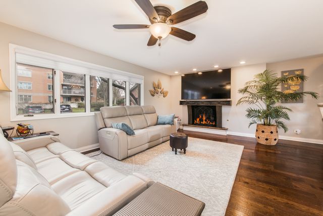 49 Park Lane 49, Park Ridge, IL 60068