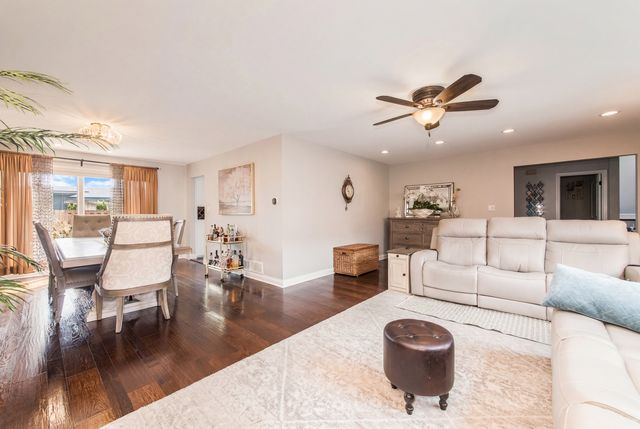 49 Park Lane 49, Park Ridge, IL 60068