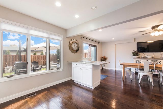 49 Park Lane 49, Park Ridge, IL 60068