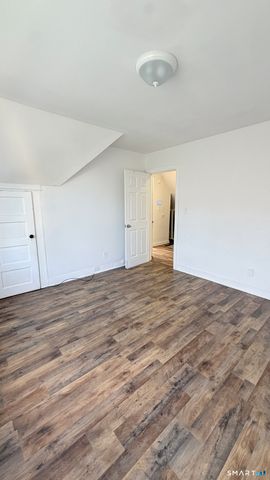 464-466 Hollister Avenue, Bridgeport, CT 06607