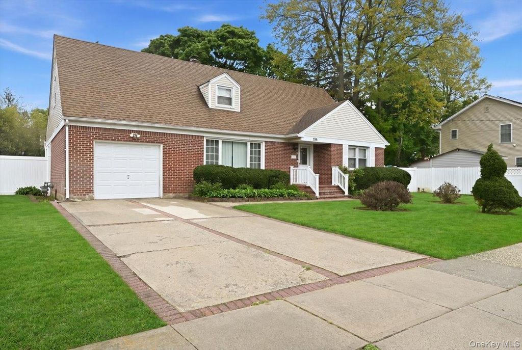 336 Princeton Street, Westbury, NY 11590