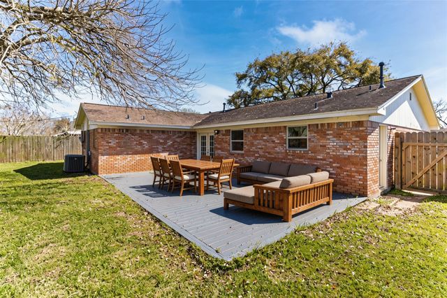 127 Talisman Street, Lake Jackson, TX 77566