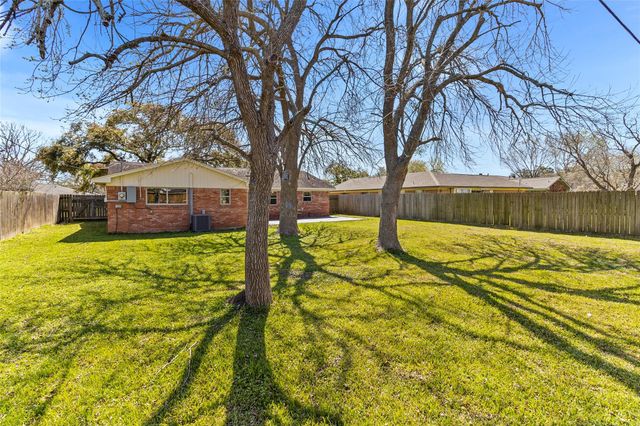 127 Talisman Street, Lake Jackson, TX 77566