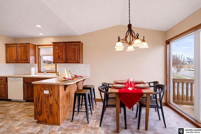 11533 Lakeview Drive, Papillion, NE 68046