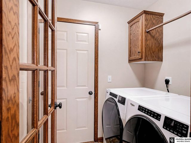 11533 Lakeview Drive, Papillion, NE 68046